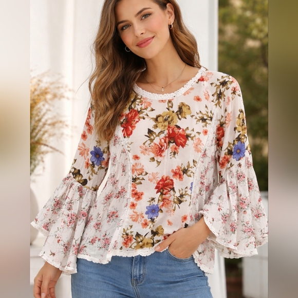 Solitaire Tops - 🌸 Flowy Floral Boho Blouse | Bell Sleeve | Cottagecore | Size Large 🌸